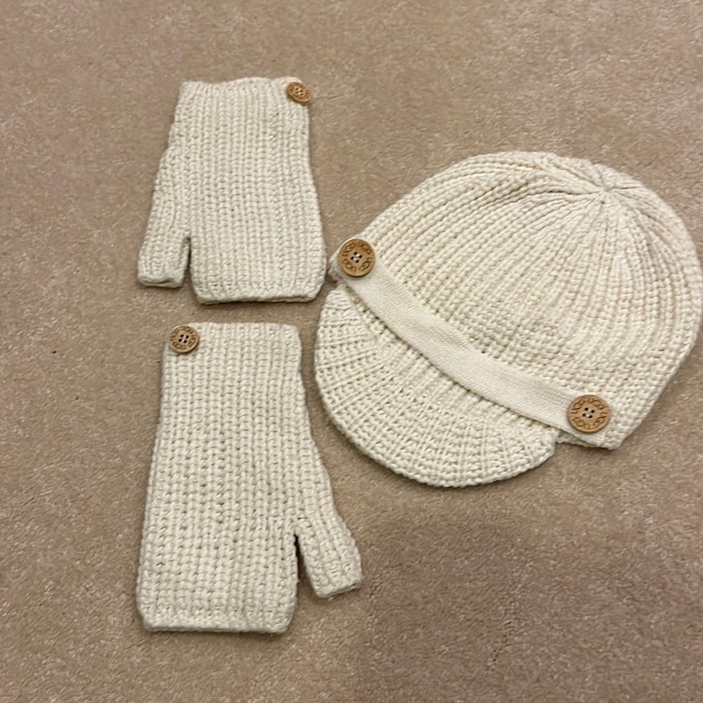 UGG Hat & Glove Set